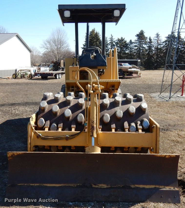 image for item IA9388 2001 Caterpillar CP-433C  single drum vibratory roller