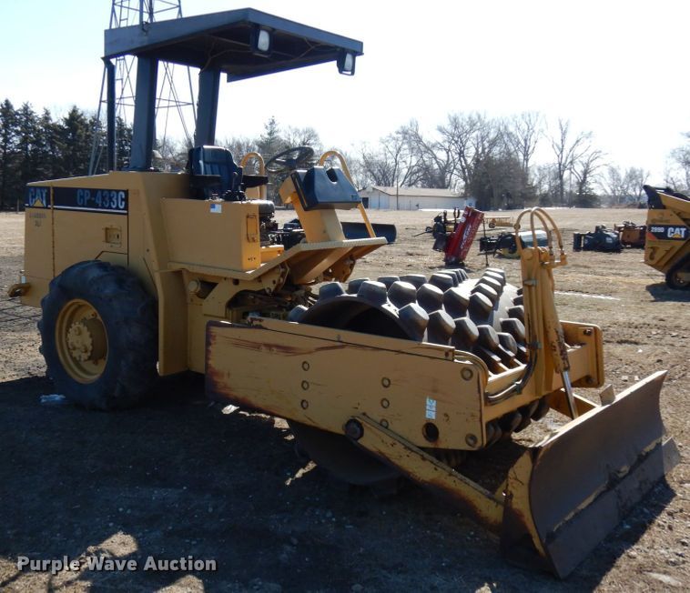 image for item IA9388 2001 Caterpillar CP-433C  single drum vibratory roller