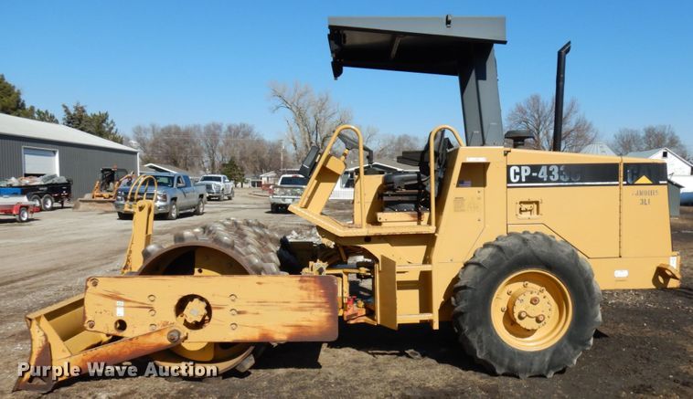 image for item IA9388 2001 Caterpillar CP-433C  single drum vibratory roller