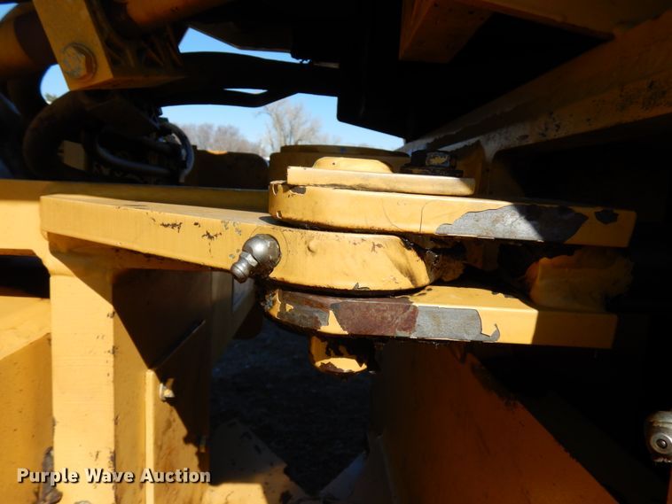 image for item IA9388 2001 Caterpillar CP-433C  single drum vibratory roller