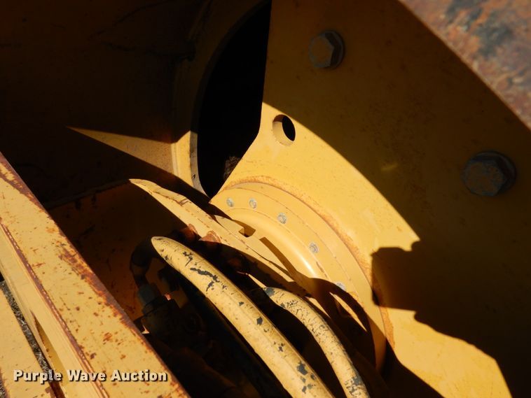 image for item IA9388 2001 Caterpillar CP-433C  single drum vibratory roller