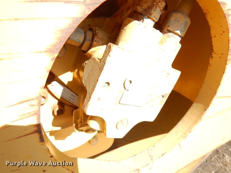 image for item IA9388 2001 Caterpillar CP-433C  single drum vibratory roller