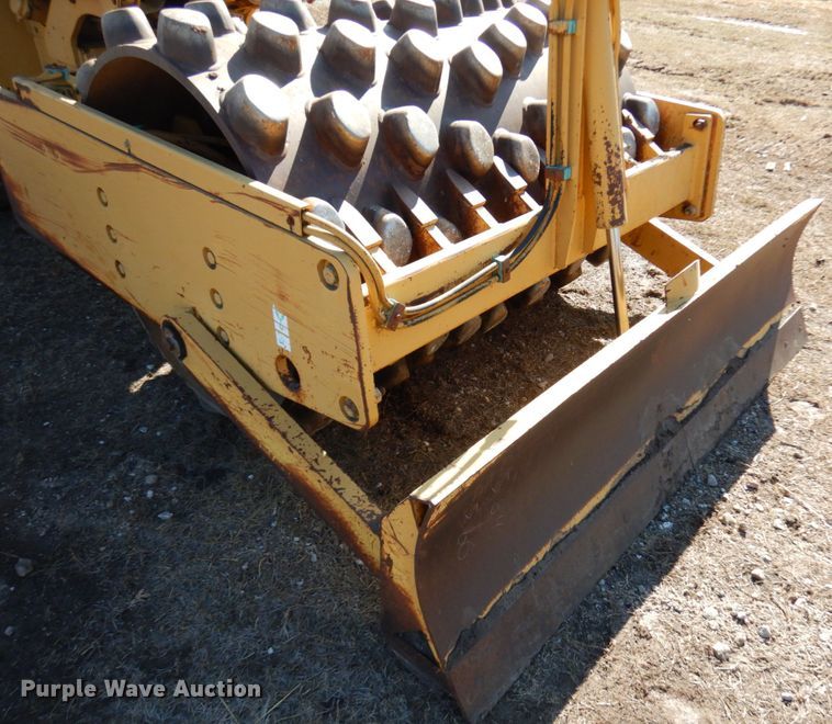 image for item IA9388 2001 Caterpillar CP-433C  single drum vibratory roller