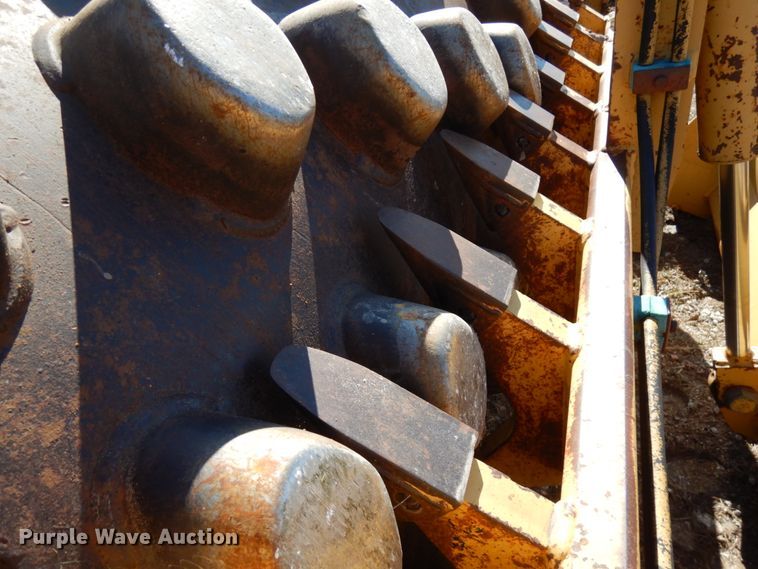 image for item IA9388 2001 Caterpillar CP-433C  single drum vibratory roller