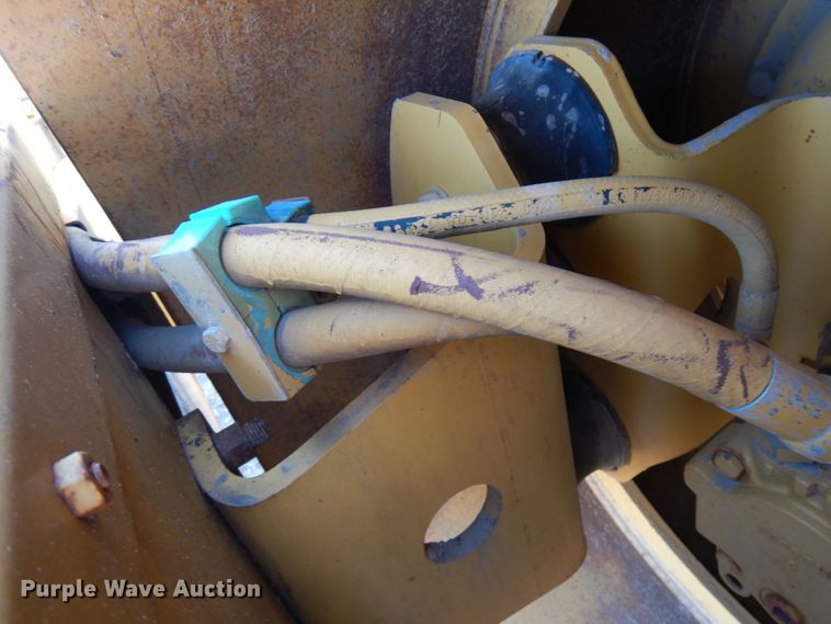 image for item IA9388 2001 Caterpillar CP-433C  single drum vibratory roller