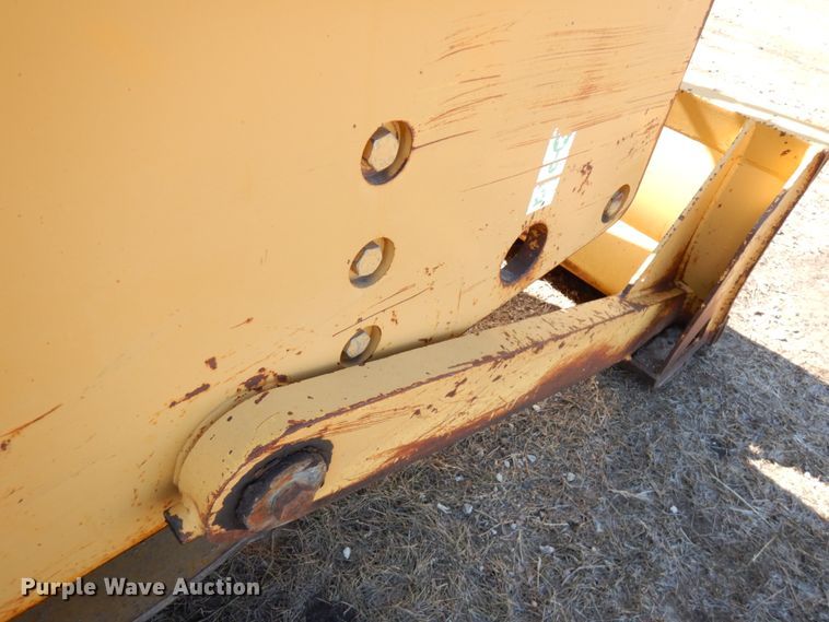 image for item IA9388 2001 Caterpillar CP-433C  single drum vibratory roller