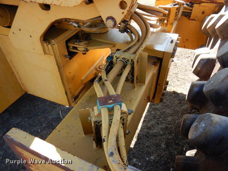 image for item IA9388 2001 Caterpillar CP-433C  single drum vibratory roller