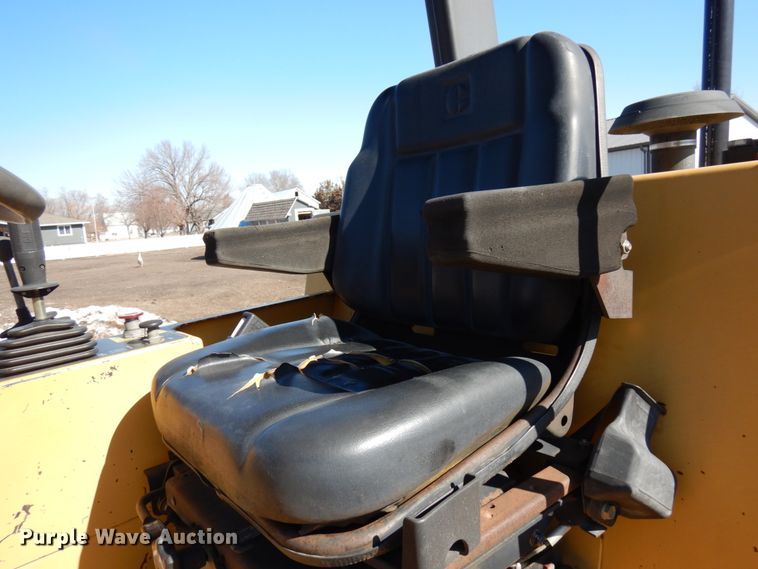 image for item IA9388 2001 Caterpillar CP-433C  single drum vibratory roller