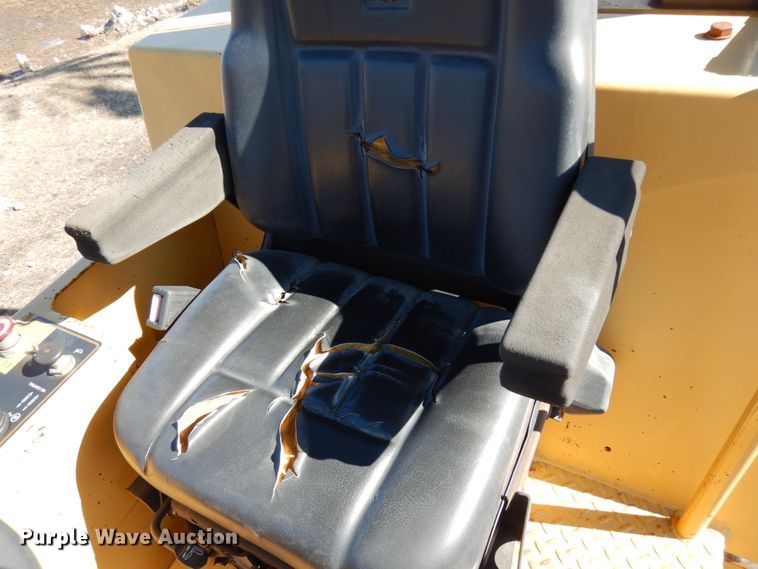 image for item IA9388 2001 Caterpillar CP-433C  single drum vibratory roller