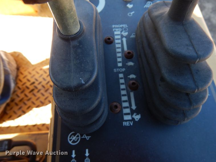 image for item IA9388 2001 Caterpillar CP-433C  single drum vibratory roller