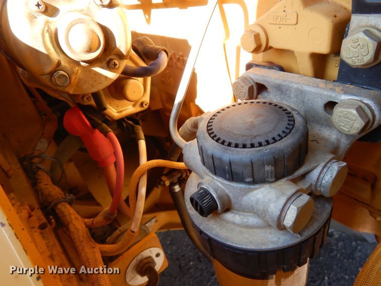 image for item IA9388 2001 Caterpillar CP-433C  single drum vibratory roller