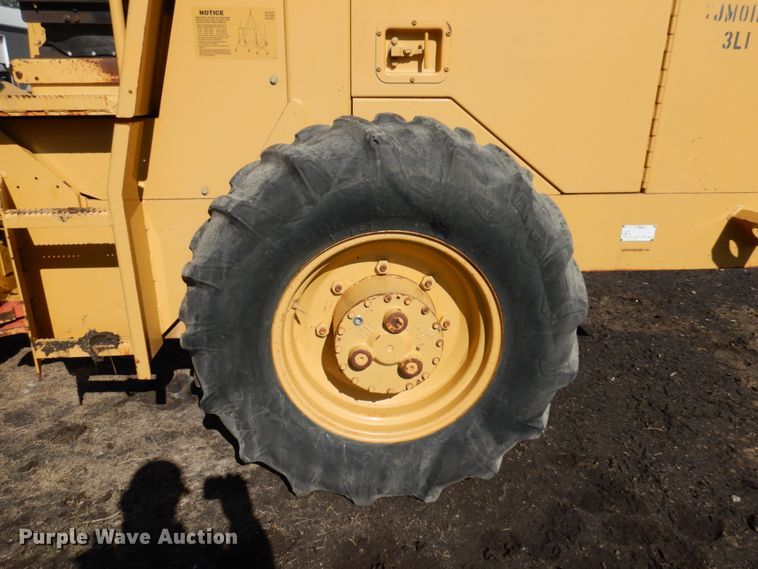 image for item IA9388 2001 Caterpillar CP-433C  single drum vibratory roller