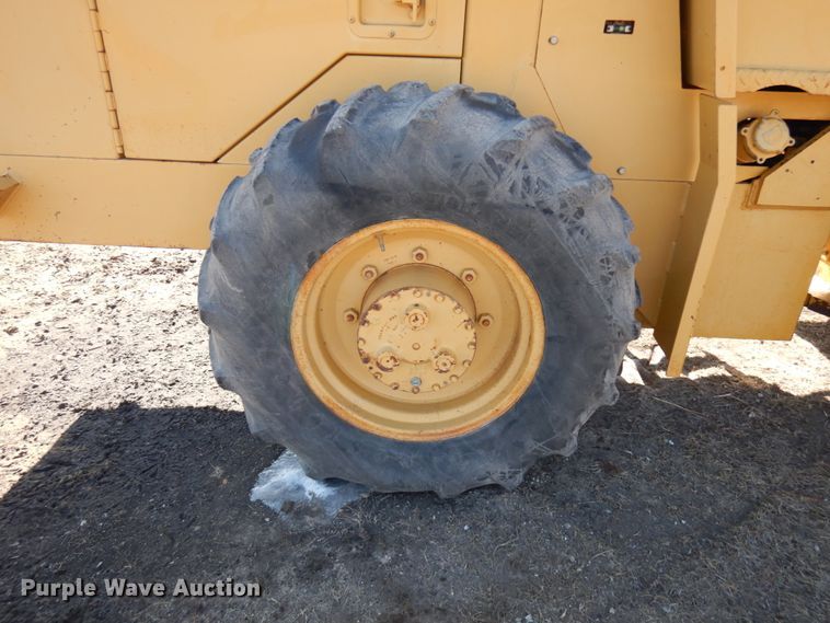 image for item IA9388 2001 Caterpillar CP-433C  single drum vibratory roller