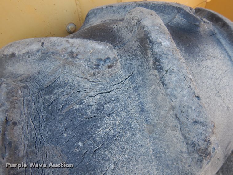 image for item IA9388 2001 Caterpillar CP-433C  single drum vibratory roller