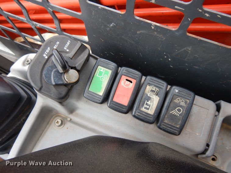 image for item IP9058 2014 Kubota SVL90-2  tracked skid steer loader