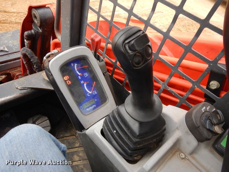 image for item IP9058 2014 Kubota SVL90-2  tracked skid steer loader