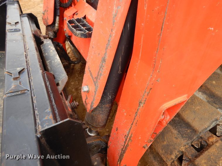 image for item IP9058 2014 Kubota SVL90-2  tracked skid steer loader