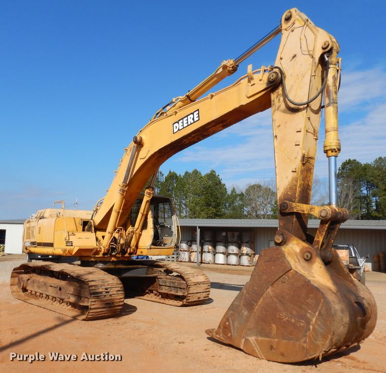 image for item IP9062 1999 John Deere 450LC  excavator