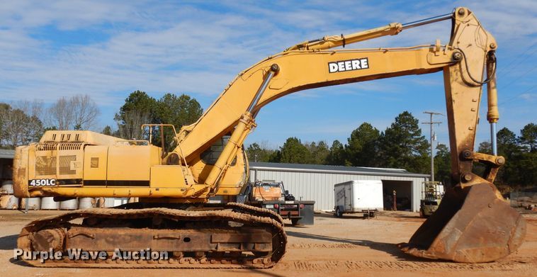 image for item IP9062 1999 John Deere 450LC  excavator