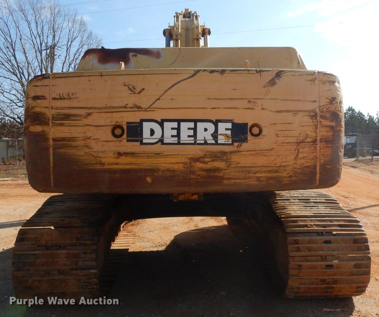 image for item IP9062 1999 John Deere 450LC  excavator