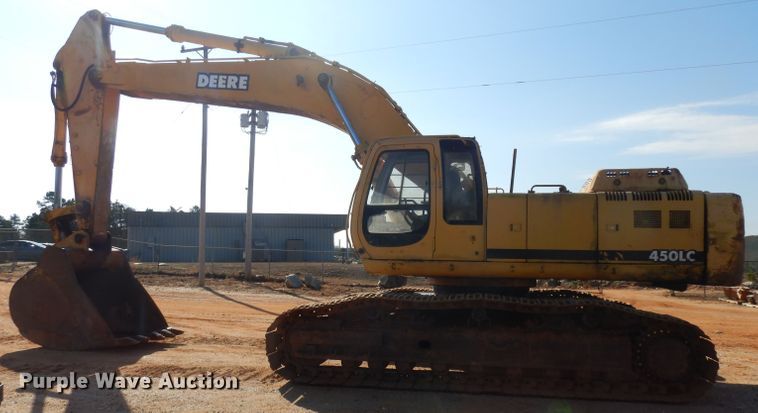image for item IP9062 1999 John Deere 450LC  excavator