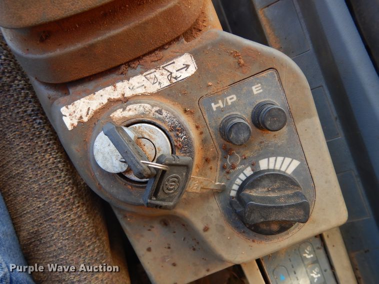 image for item IP9062 1999 John Deere 450LC  excavator