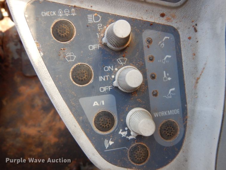 image for item IP9062 1999 John Deere 450LC  excavator