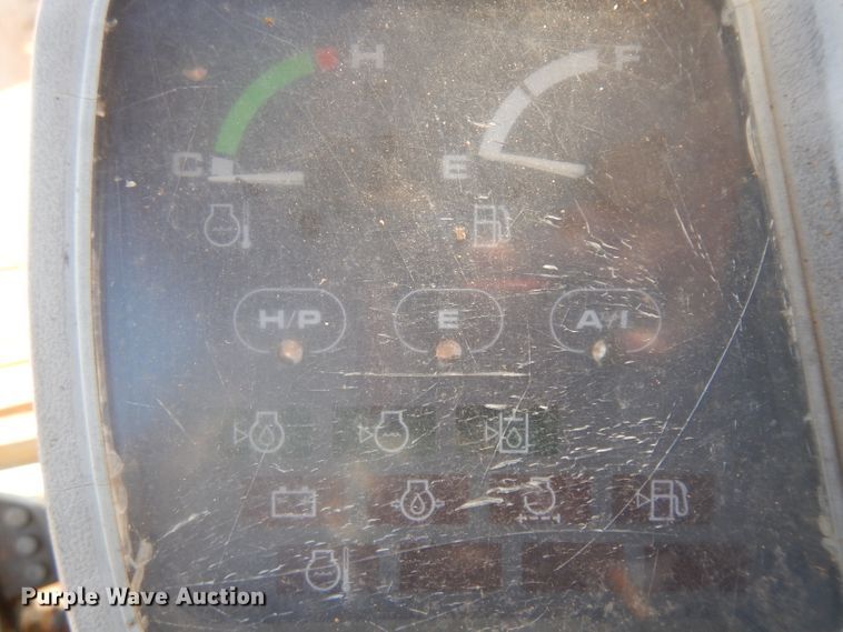 image for item IP9062 1999 John Deere 450LC  excavator