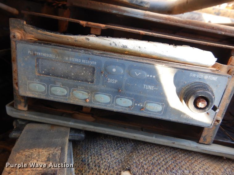 image for item IP9062 1999 John Deere 450LC  excavator