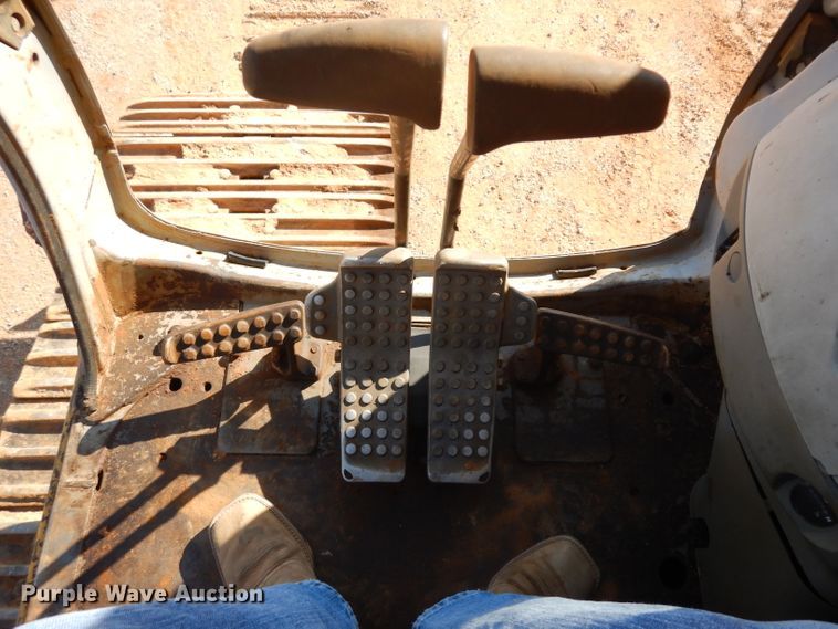 image for item IP9062 1999 John Deere 450LC  excavator