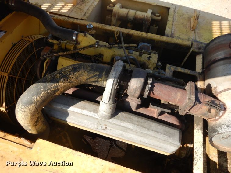 image for item IP9062 1999 John Deere 450LC  excavator