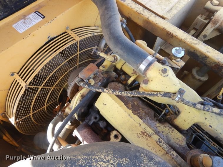 image for item IP9062 1999 John Deere 450LC  excavator