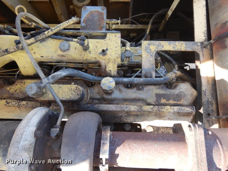 image for item IP9062 1999 John Deere 450LC  excavator