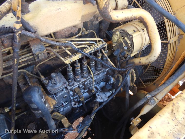 image for item IP9062 1999 John Deere 450LC  excavator