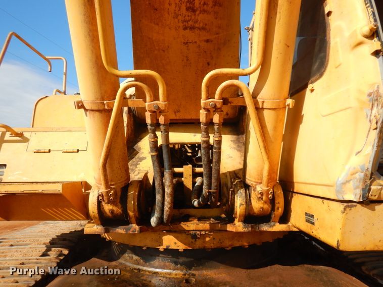 image for item IP9062 1999 John Deere 450LC  excavator