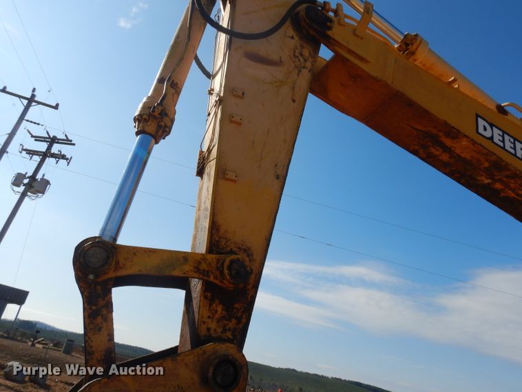 image for item IP9062 1999 John Deere 450LC  excavator