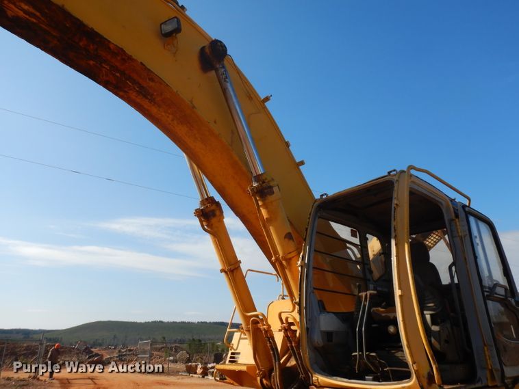 image for item IP9062 1999 John Deere 450LC  excavator