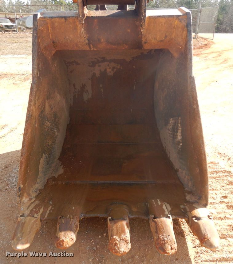 image for item IP9062 1999 John Deere 450LC  excavator