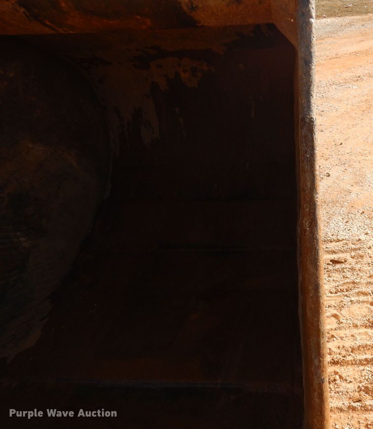 image for item IP9062 1999 John Deere 450LC  excavator