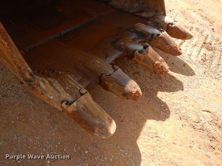 image for item IP9062 1999 John Deere 450LC  excavator