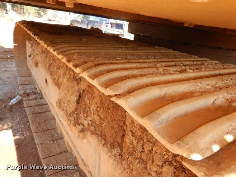 image for item IP9062 1999 John Deere 450LC  excavator