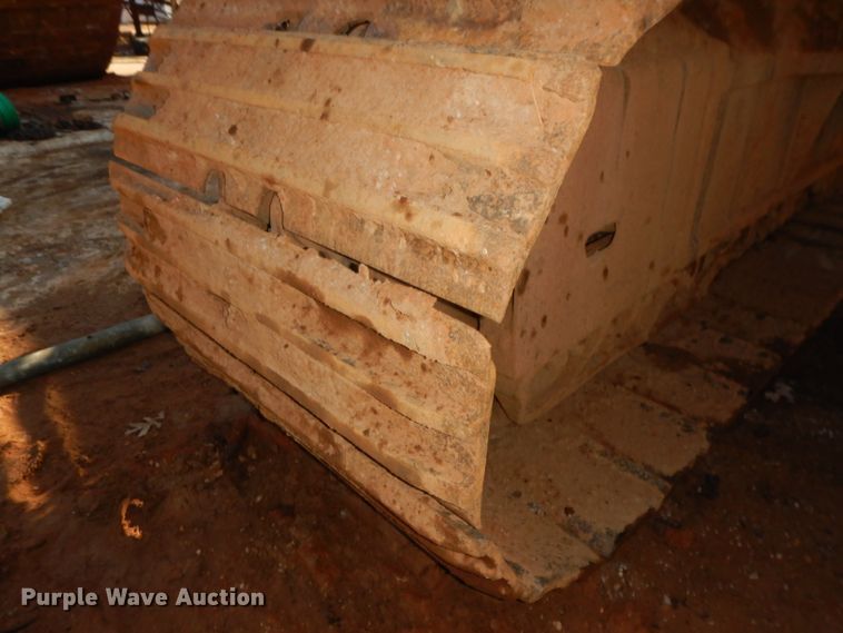 image for item IP9062 1999 John Deere 450LC  excavator