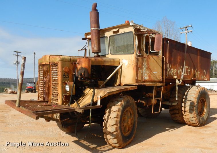 image for item IP9063 International 65B  tank truck