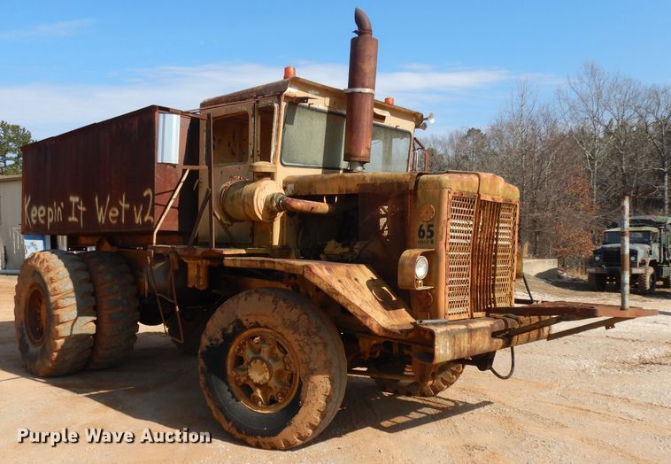 image for item IP9063 International 65B  tank truck