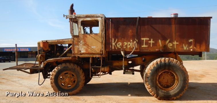 image for item IP9063 International 65B  tank truck
