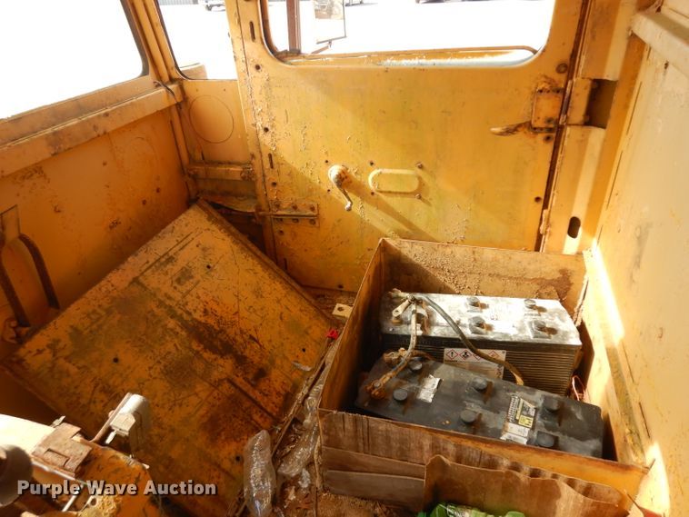 image for item IP9063 International 65B  tank truck