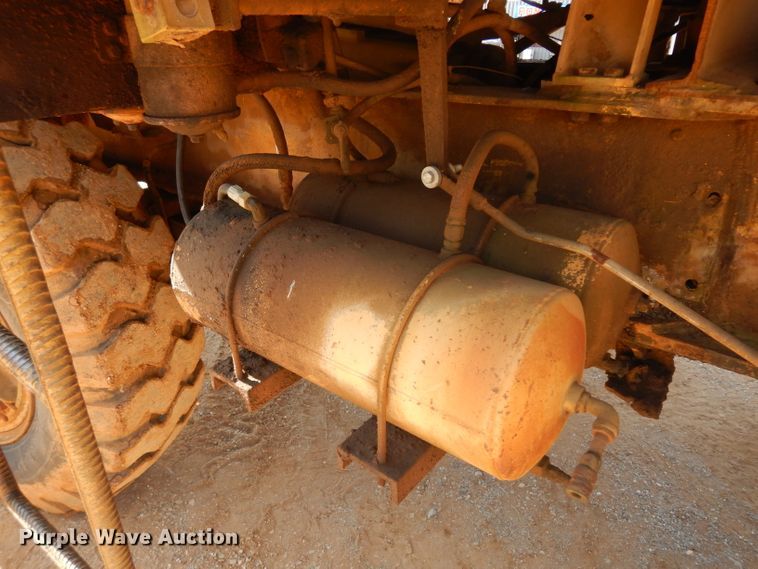 image for item IP9063 International 65B  tank truck