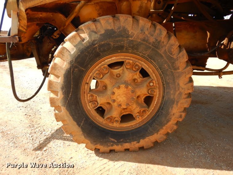 image for item IP9063 International 65B  tank truck