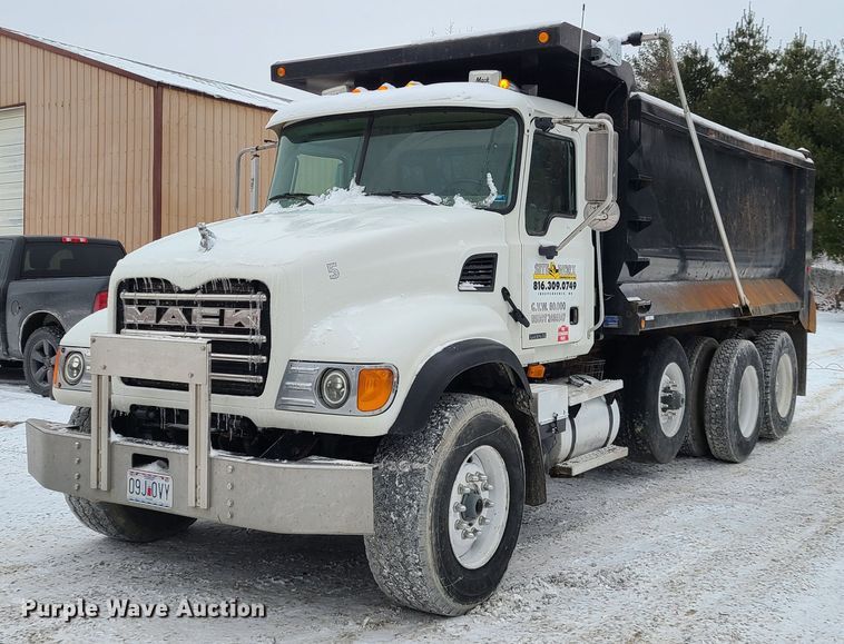 image for item IQ9022 2003 Mack CV713  dump truck