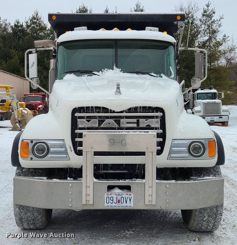 image for item IQ9022 2003 Mack CV713  dump truck